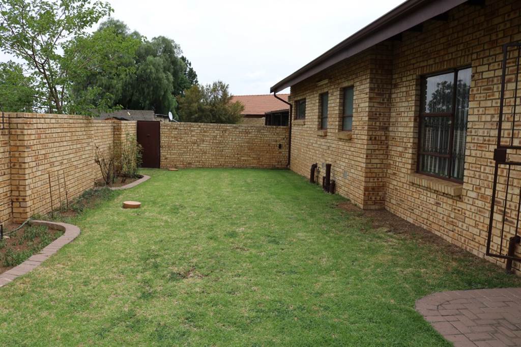 3 Bed House in Riversdale photo number 14