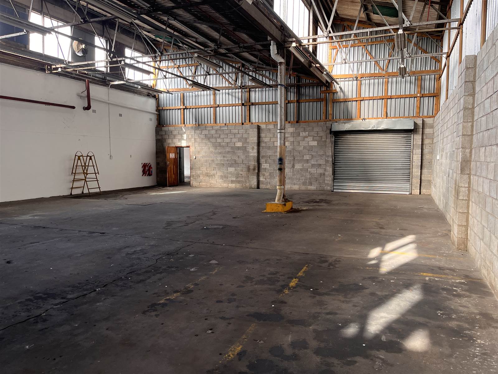 388  m² Industrial space in North End photo number 2