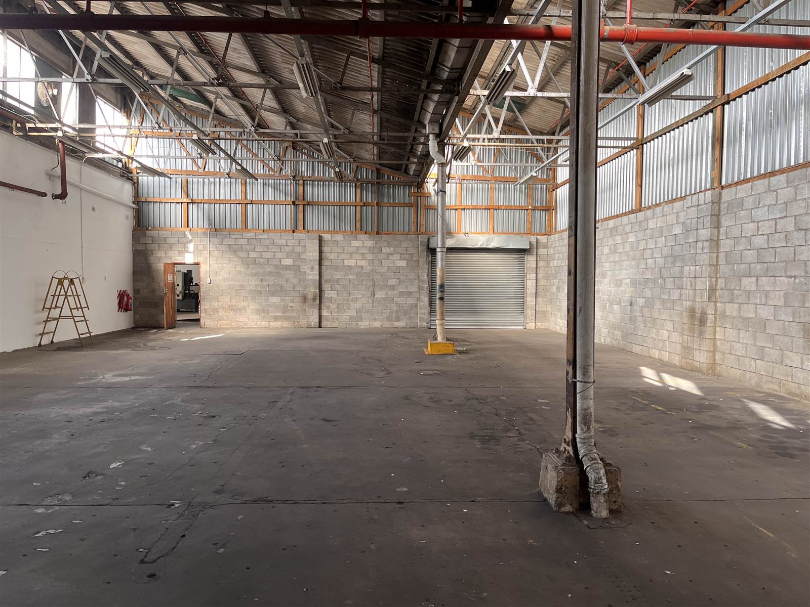 388  m² Industrial space in North End photo number 3