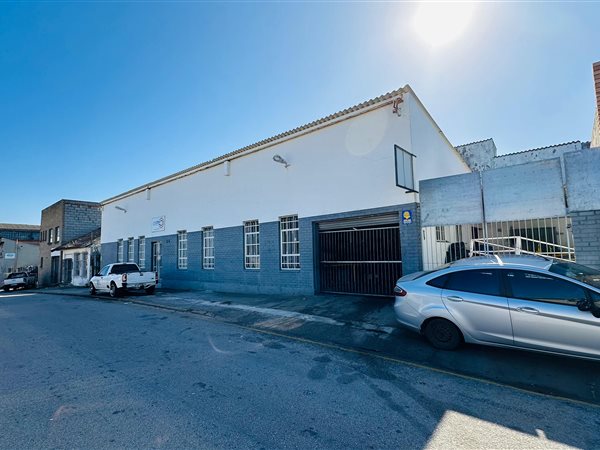 340  m² Industrial space