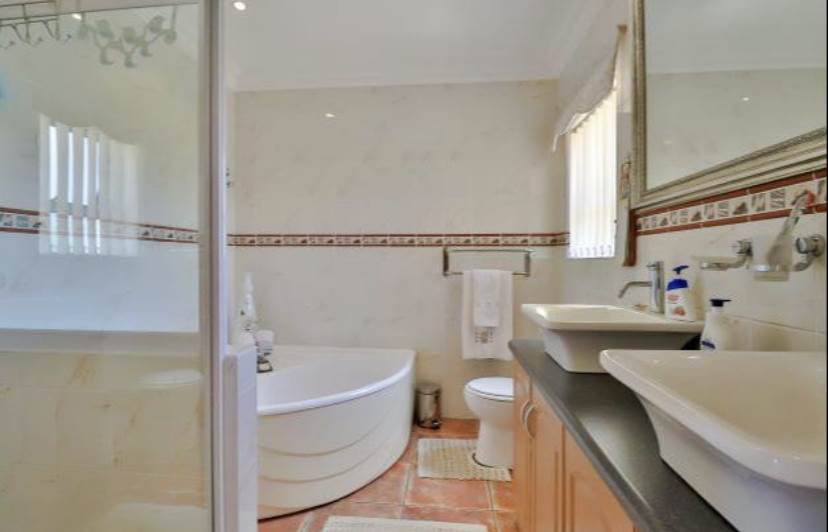 4 Bed House in Mossel Bay Golf Estate photo number 19