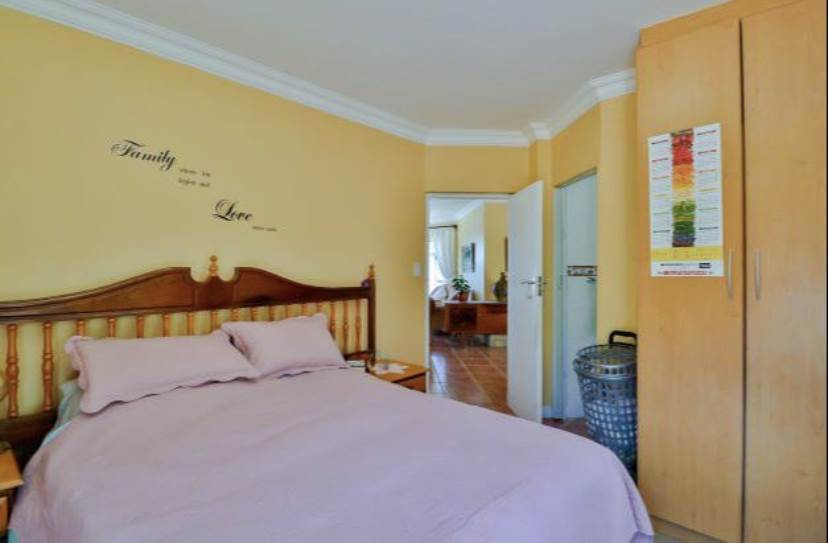 4 Bed House in Mossel Bay Golf Estate photo number 12