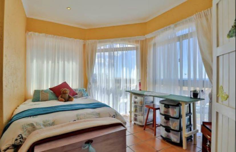 4 Bed House in Mossel Bay Golf Estate photo number 17