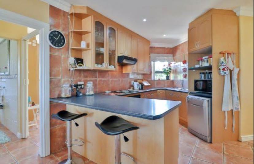 4 Bed House in Mossel Bay Golf Estate photo number 5