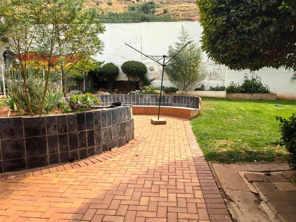 4 Bed House in Bezuidenhout Valley photo number 22