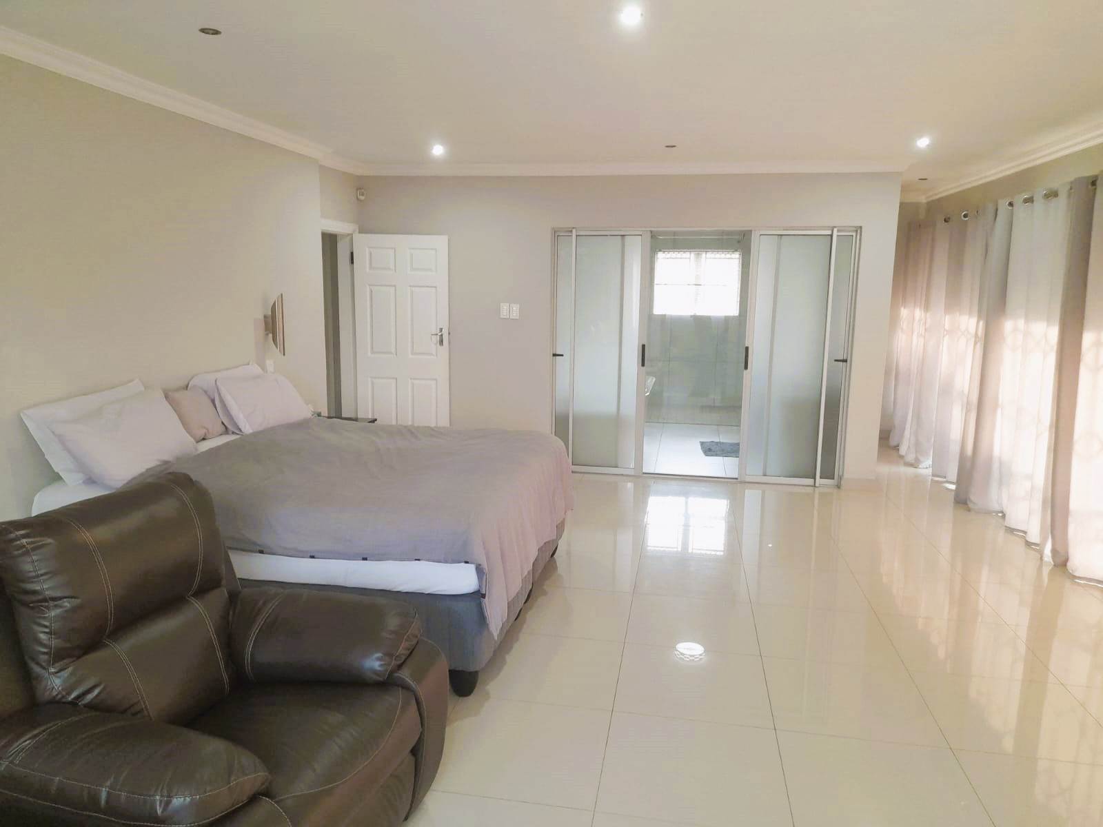 4 Bed House in Tongaat Central photo number 14