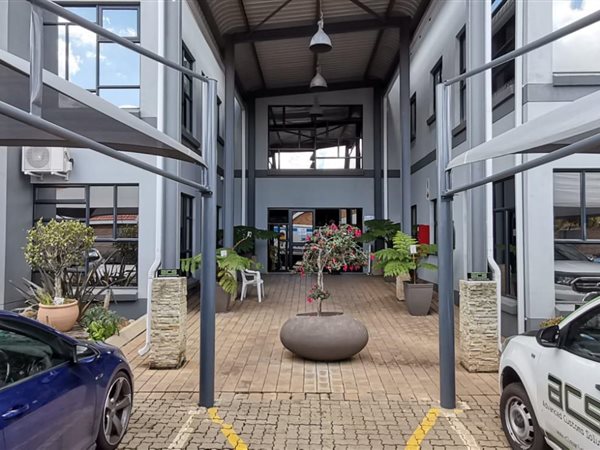 177  m² Commercial space in Kempton Park Central