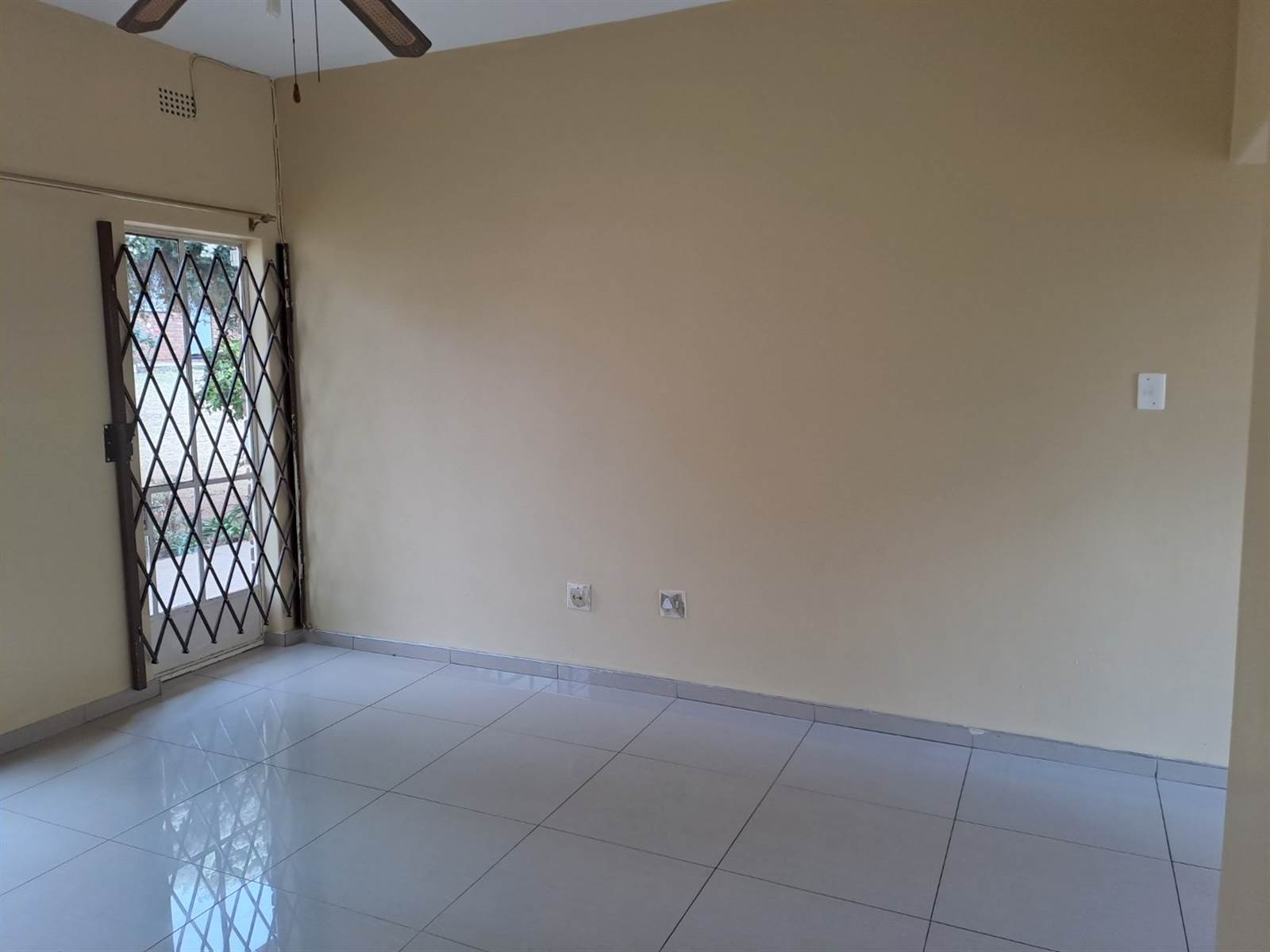 3 Bed Apartment in Horizon View photo number 5
