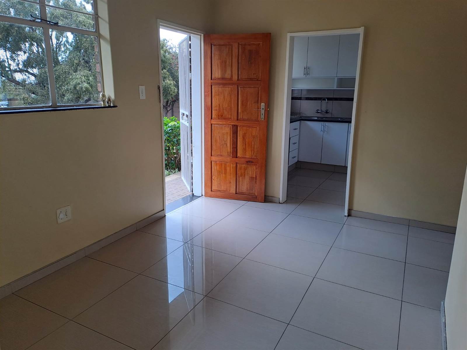 3 Bed Apartment in Horizon View photo number 4