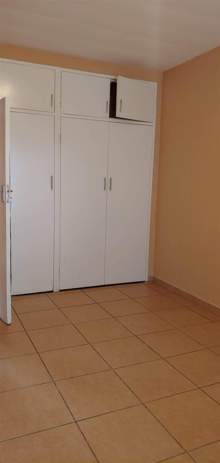 2 Bed Apartment in Turffontein photo number 7