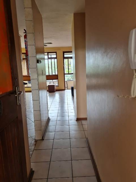2 Bed Apartment in Uvongo photo number 11