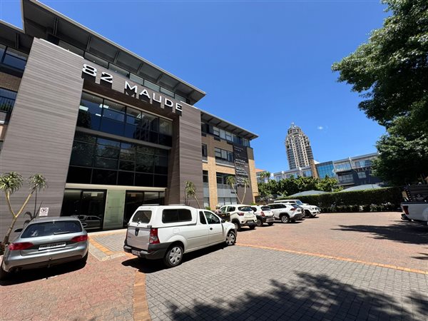 560  m² Commercial space