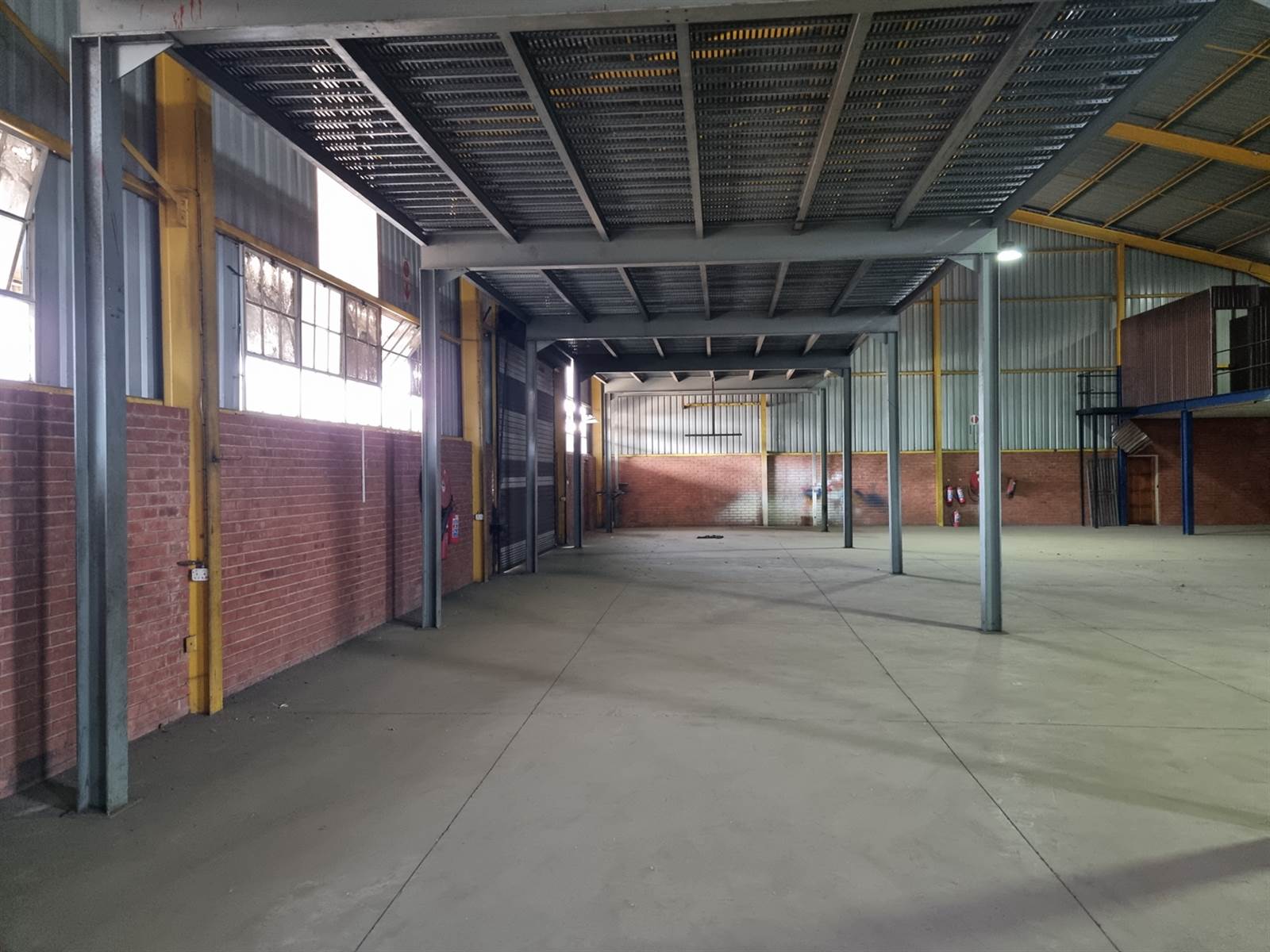 10000  m² Industrial space in Alrode photo number 4