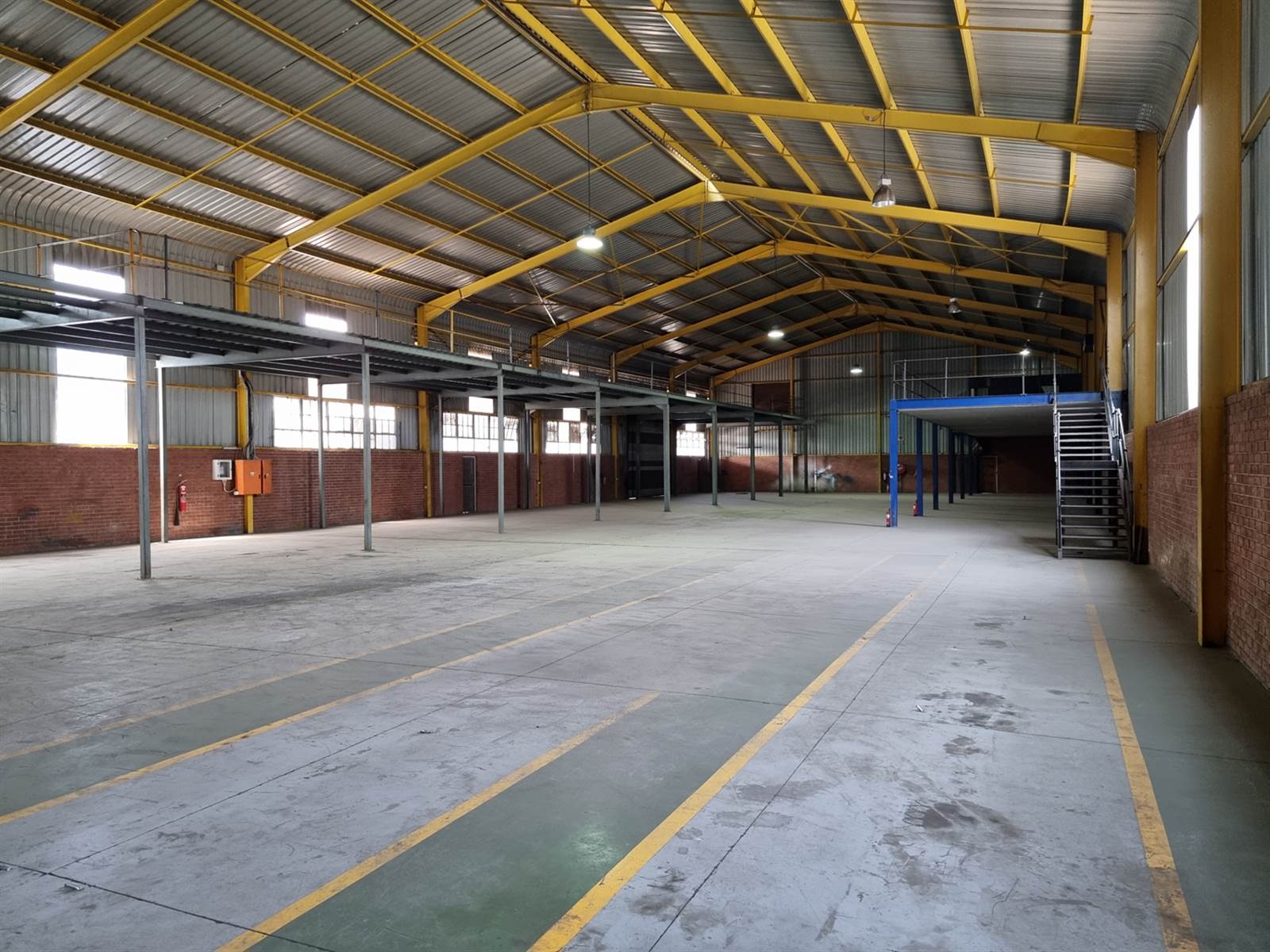 10000  m² Industrial space in Alrode photo number 3