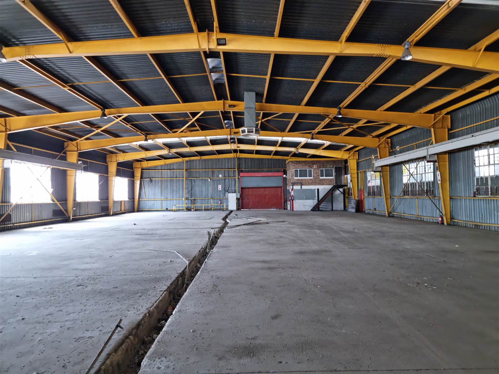 10000  m² Industrial space in Alrode photo number 16