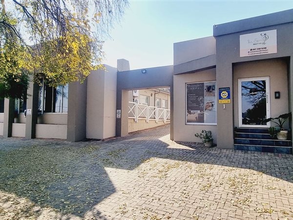 731  m² Commercial space