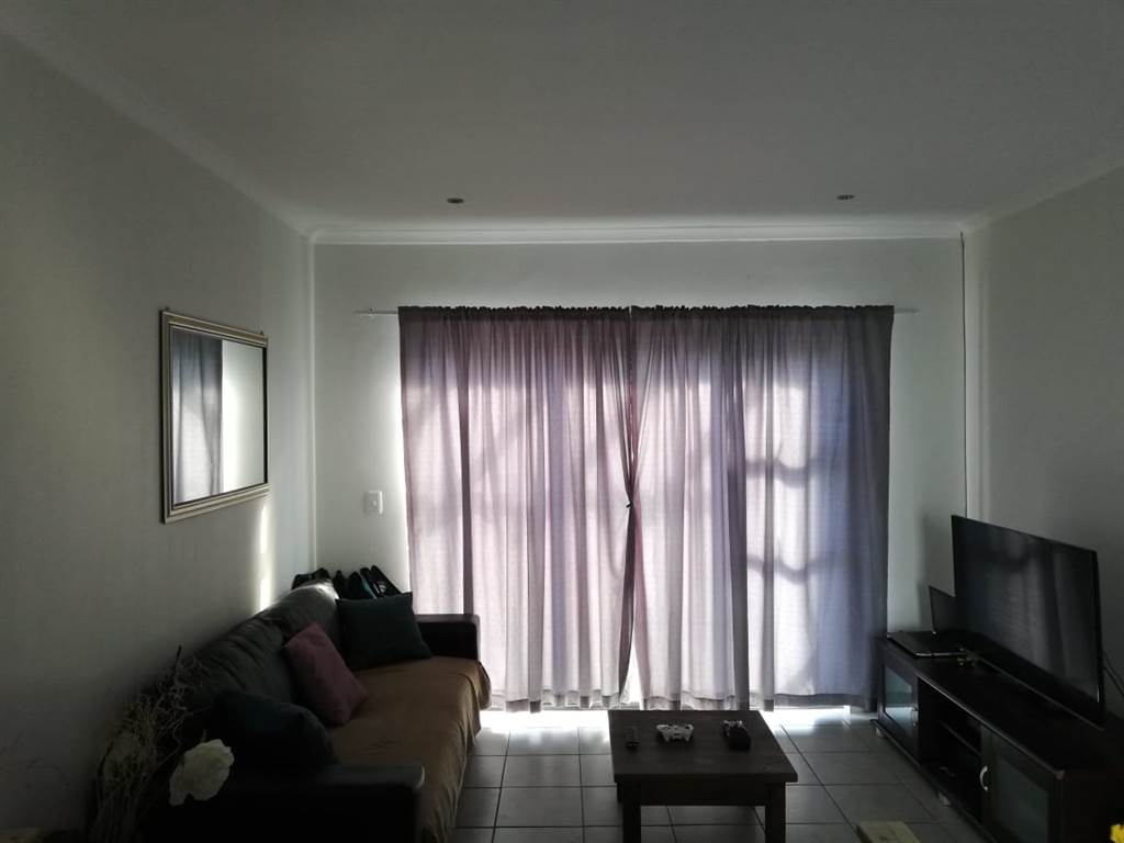 2 Bed Apartment in Wellington Central photo number 9
