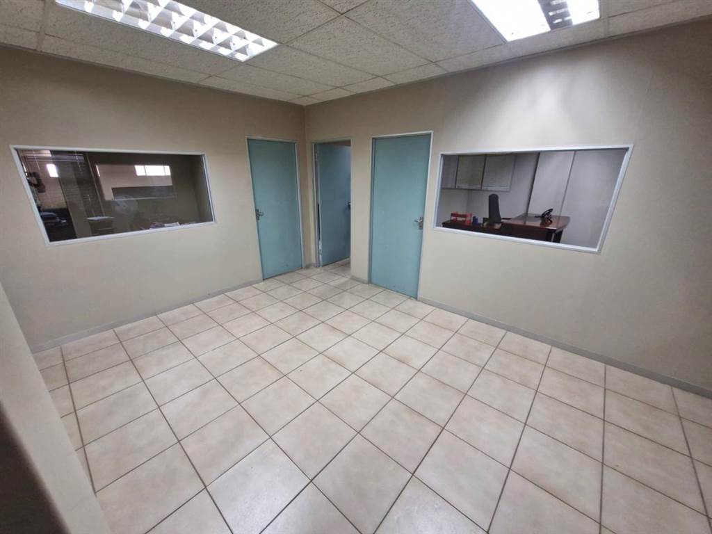 275  m² Commercial space in Klipfontein photo number 8