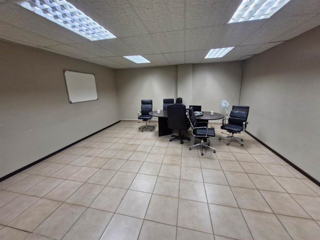 275  m² Commercial space in Klipfontein photo number 4