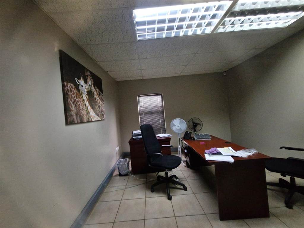 275  m² Commercial space in Klipfontein photo number 12