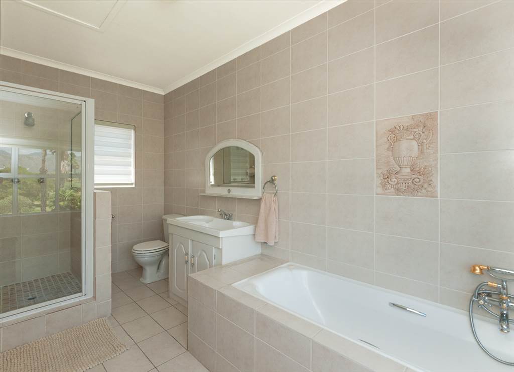 4 Bed House in Greenways Golf Estate photo number 29