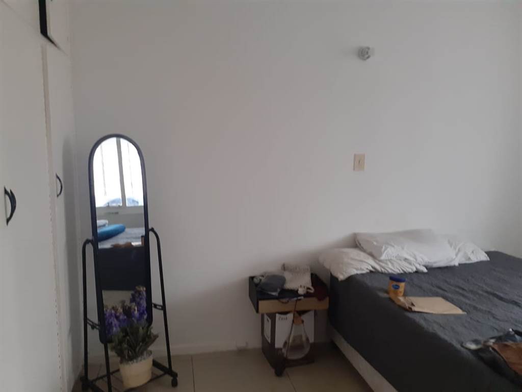 1 Bed Apartment in Durban CBD photo number 9