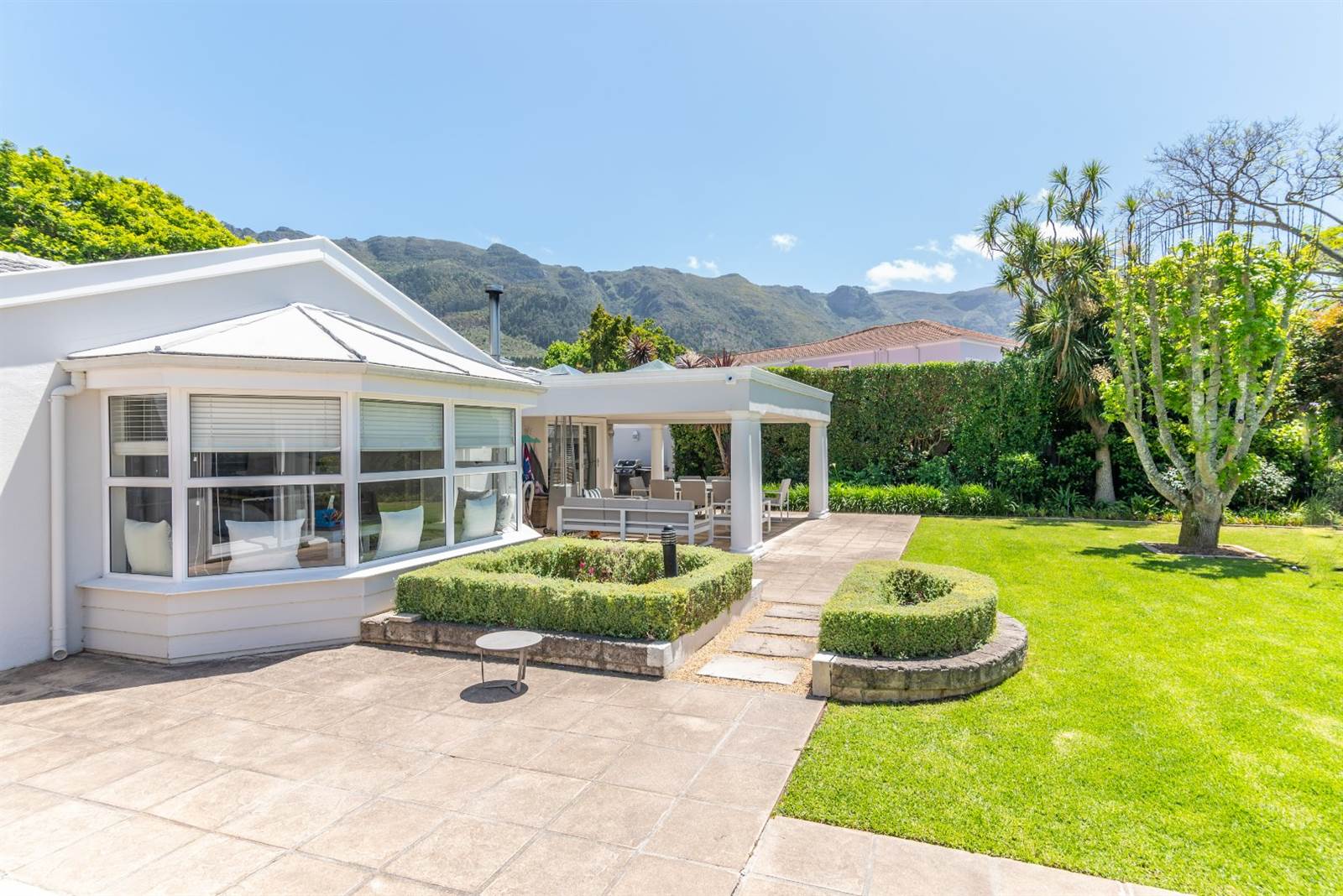4 Bed House in Constantia photo number 4