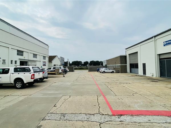 555  m² Industrial space