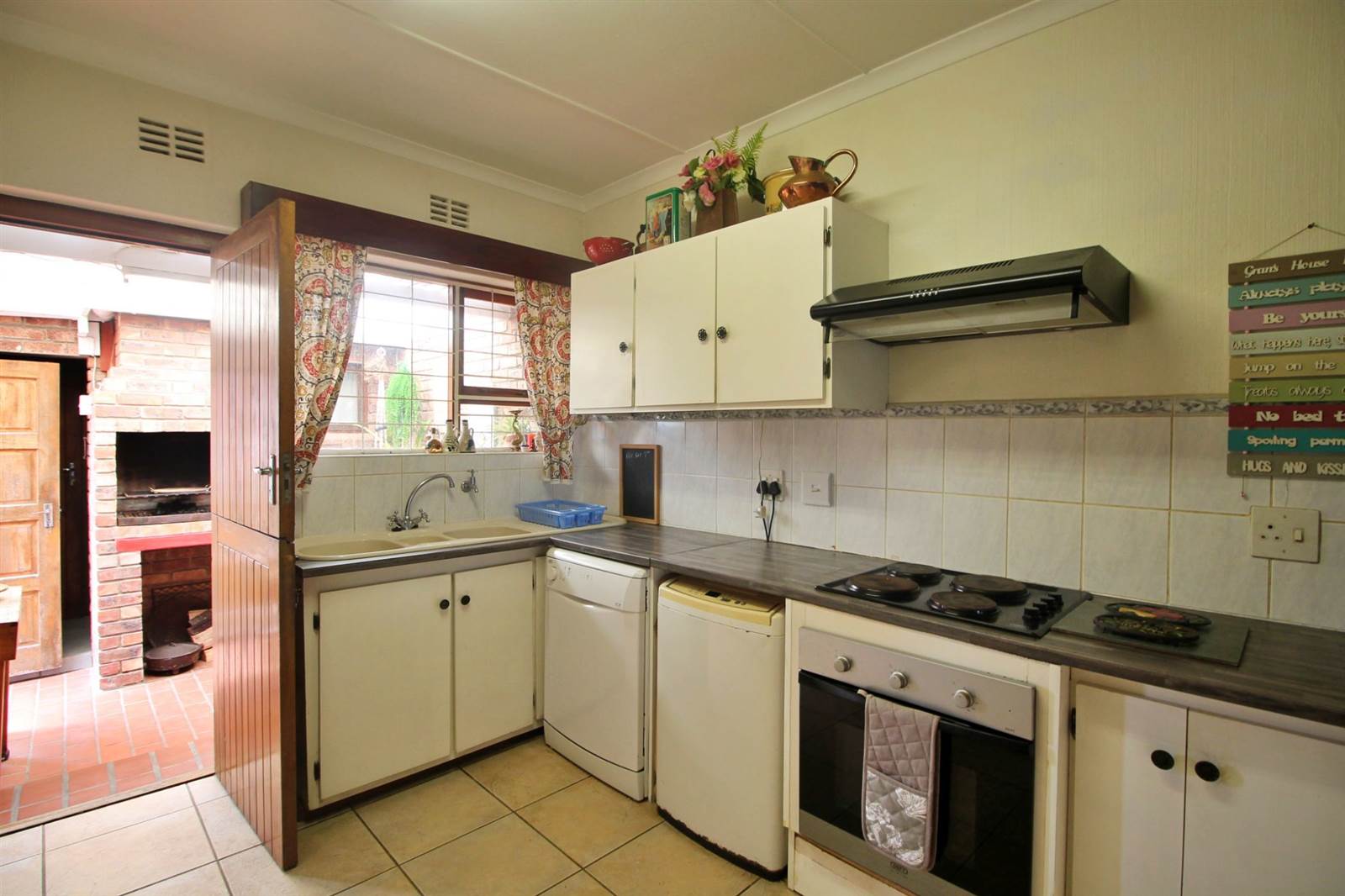 2 Bed Apartment in Port Alfred photo number 9