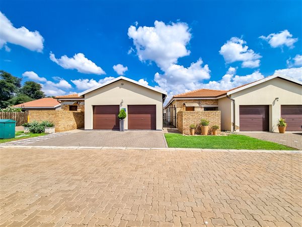 3 Bedroom Townhouse 3 Bedroom Townhouse