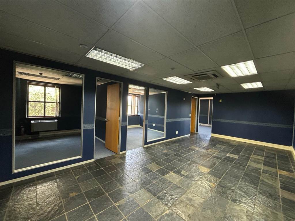 275  m² Commercial space in Houghton Estate photo number 15
