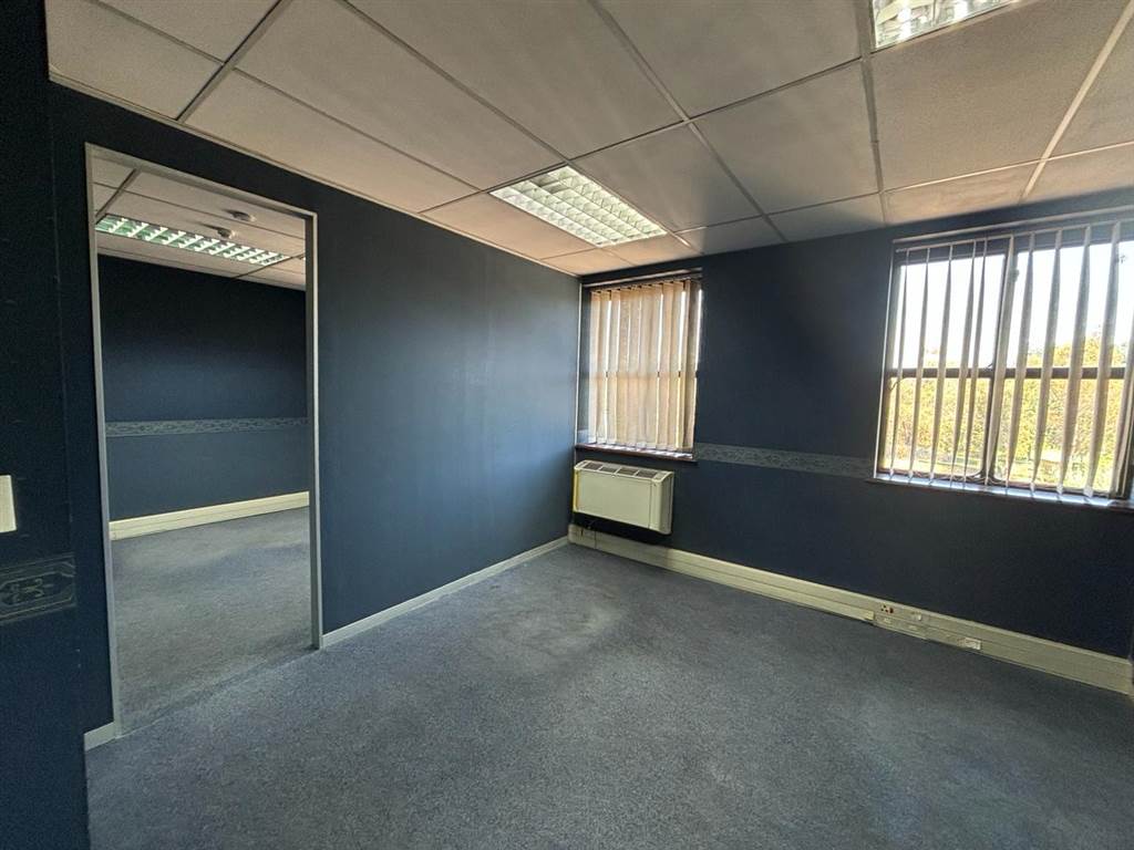 275  m² Commercial space in Houghton Estate photo number 9