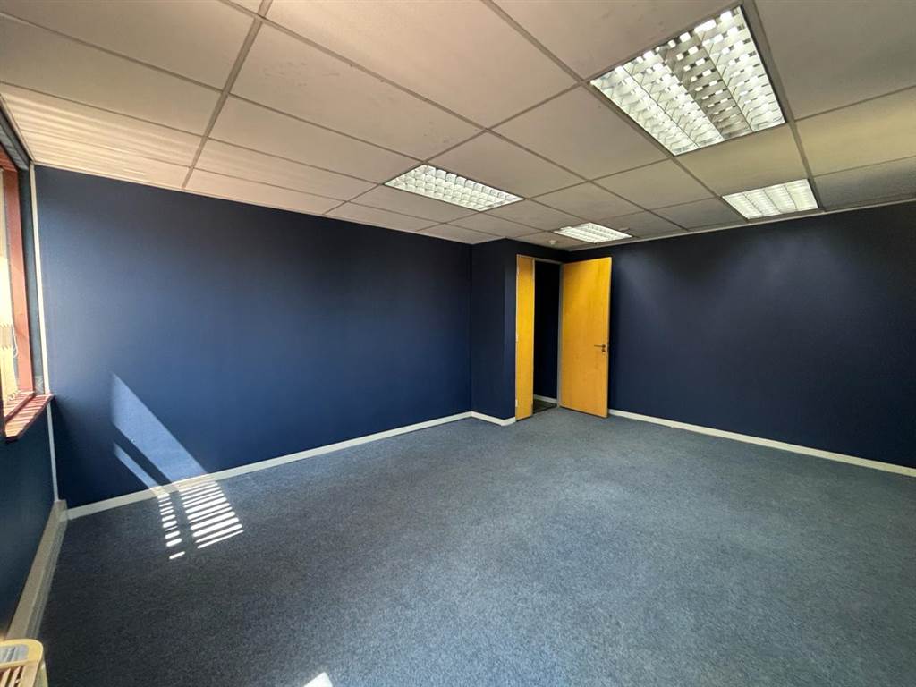 275  m² Commercial space in Houghton Estate photo number 16