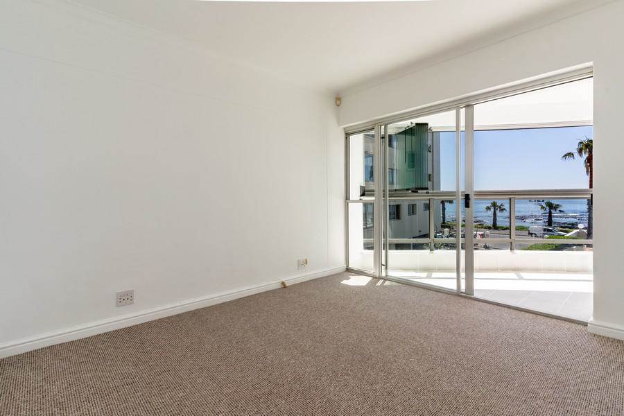 4 Bed Apartment in Mouille Point photo number 16