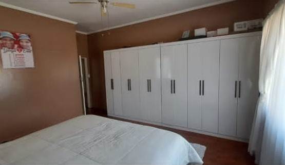4 Bed House in Daggafontein photo number 7