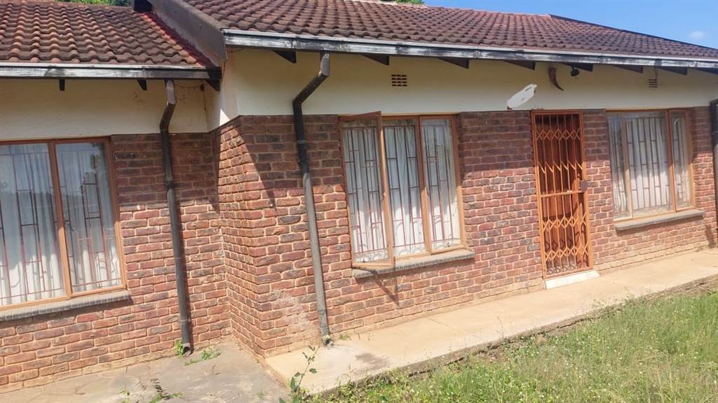 3 Bed House in Tzaneen photo number 3