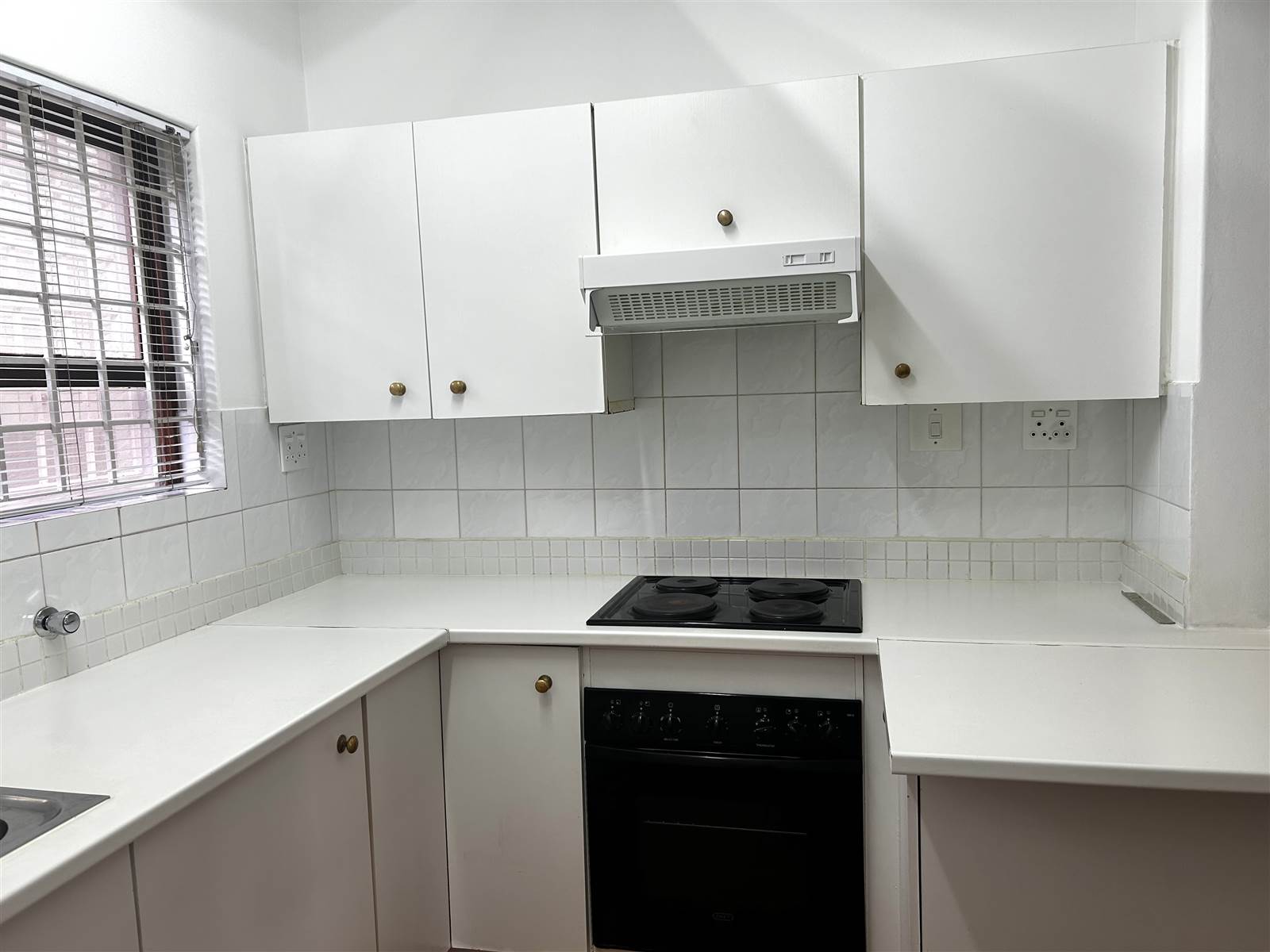 1 Bed Apartment in Oaklands photo number 2