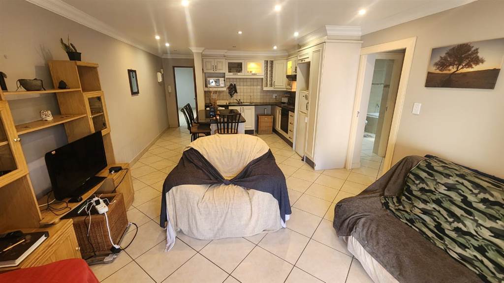 2 Bed Apartment in Jeffreys Bay photo number 7