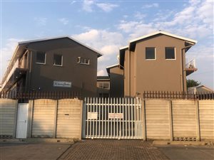 1 Bed Apartment in Witpoortjie