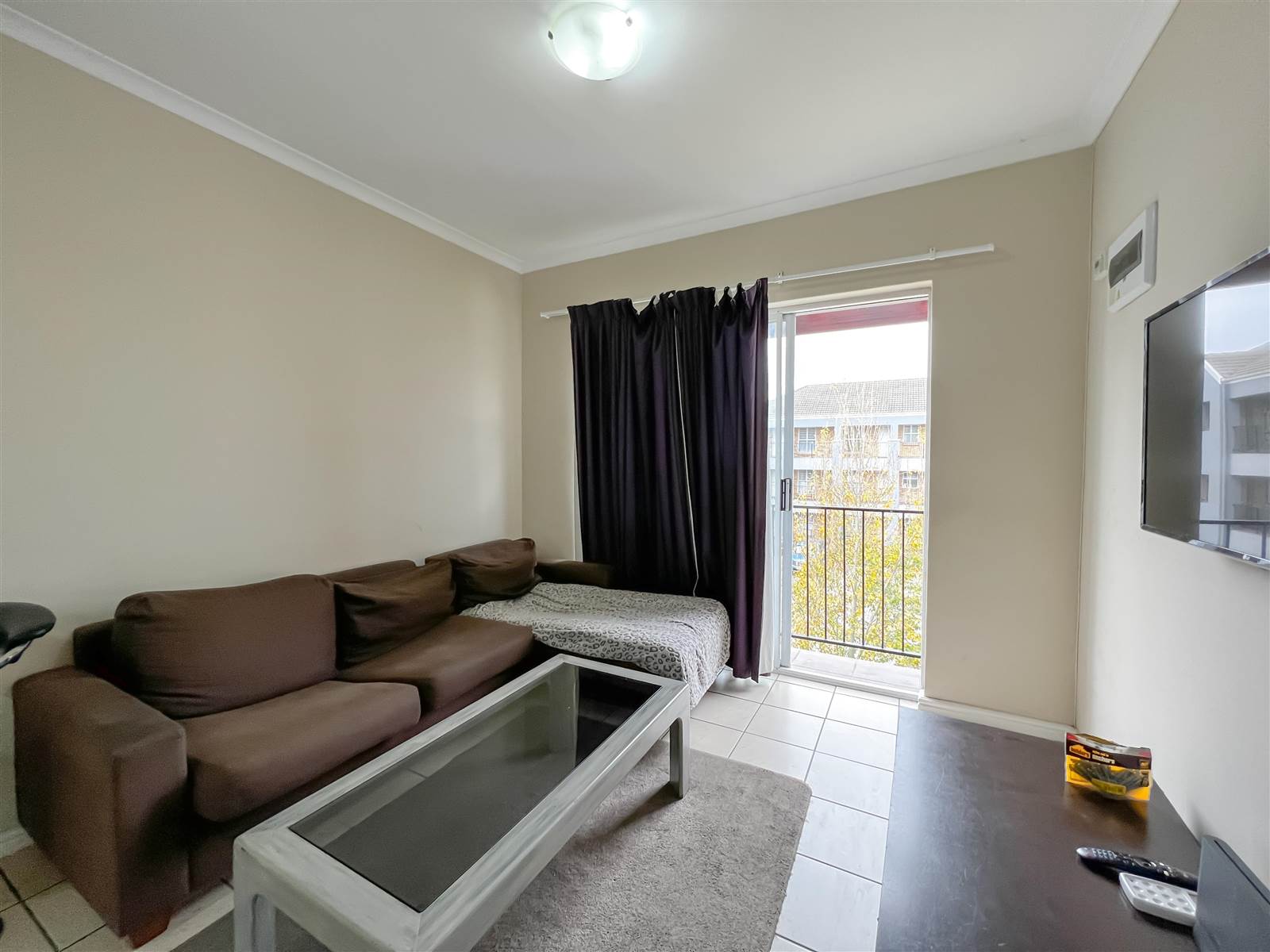 2 Bed Apartment in Kraaifontein Central photo number 4