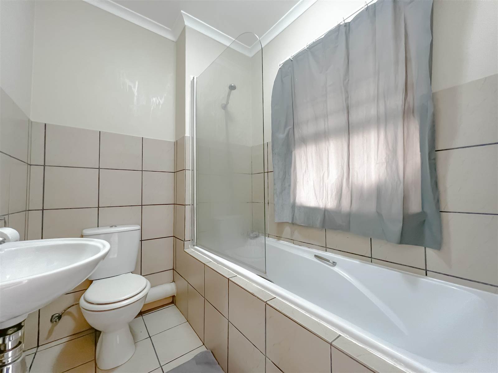 2 Bed Apartment in Kraaifontein Central photo number 9