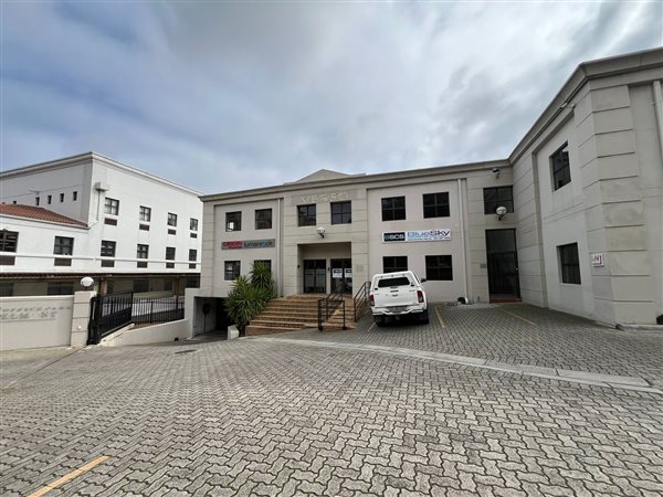 312  m² Commercial space