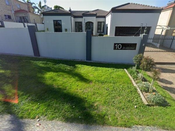 4 Bedroom House 4 Bedroom House