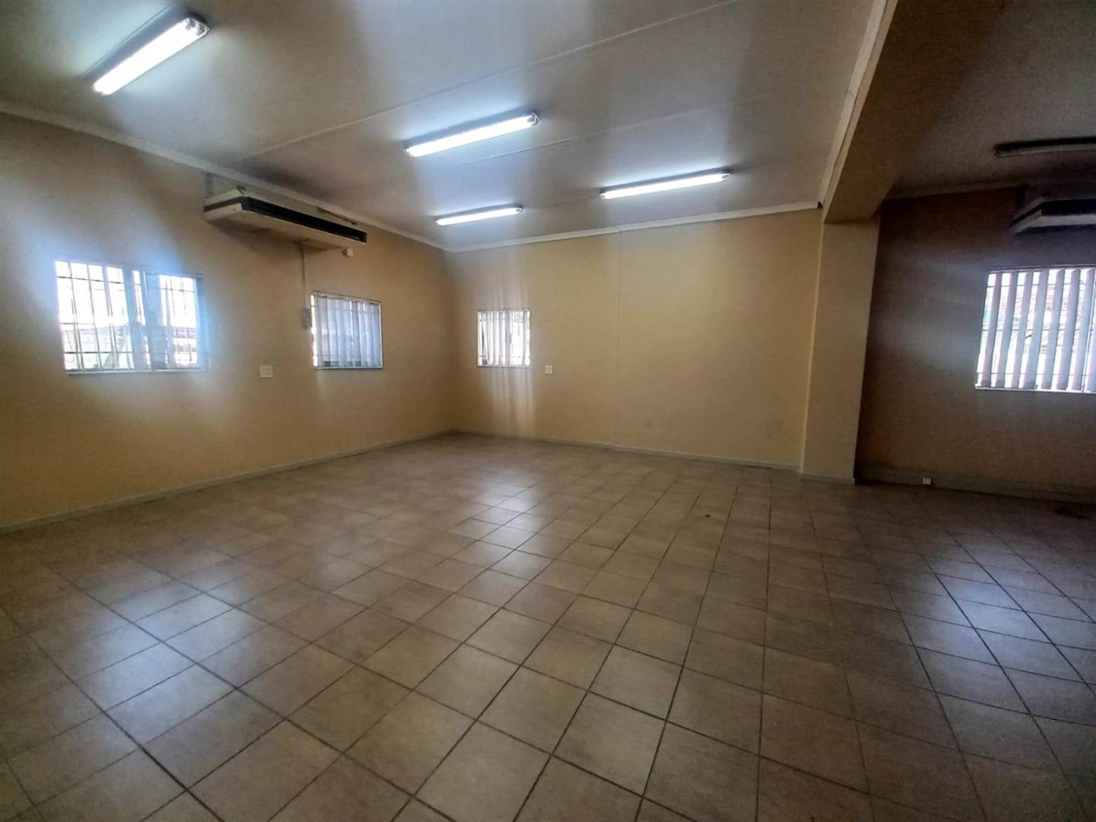 Commercial space in Northmead photo number 16