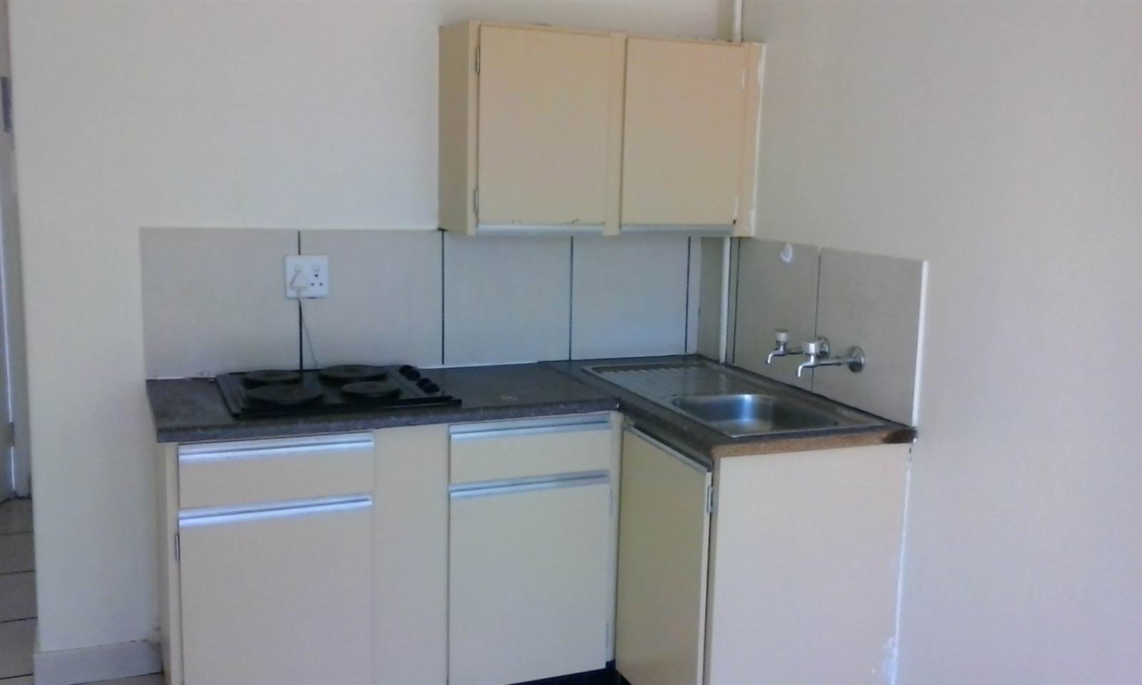 Bachelor apartment in Pretoria Central photo number 5