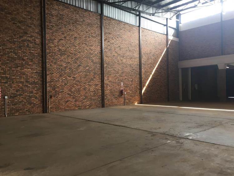 2000  m² Commercial space in Middelburg Central photo number 2