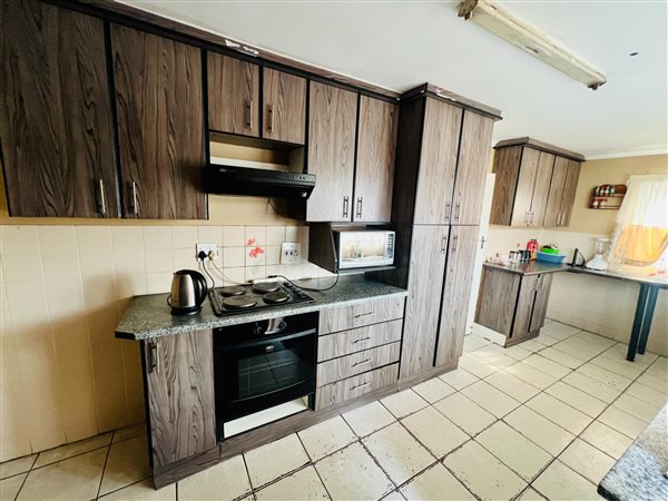 4 Bedroom House 4 Bedroom House