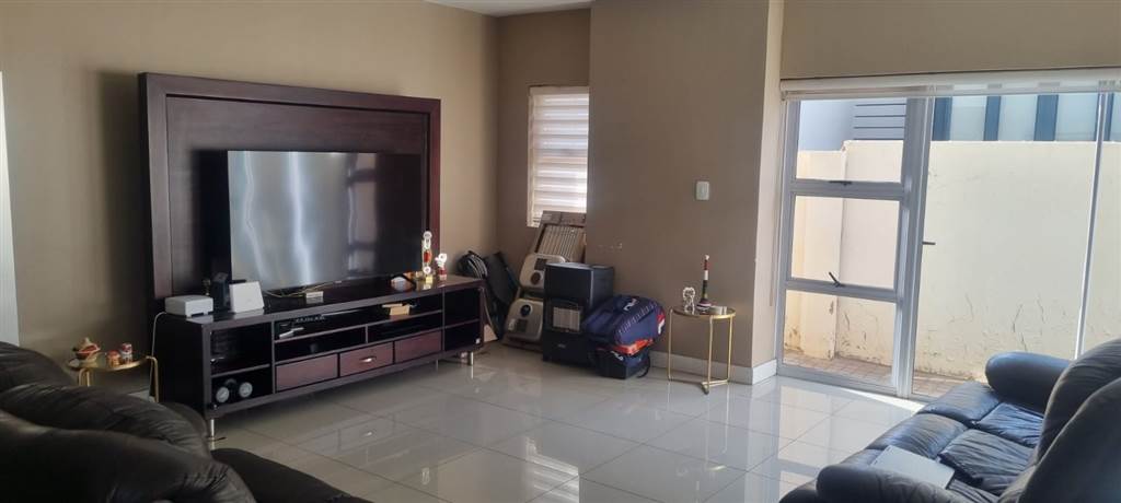 3 Bed Townhouse in Raslouw photo number 4
