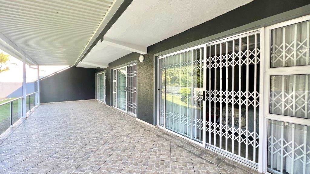 4 Bed Apartment in Shelly Beach photo number 28