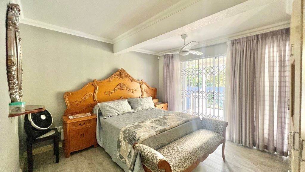 4 Bed Apartment in Shelly Beach photo number 18